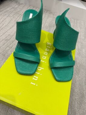 Stylish Gianni Bini Green Heeled Cut Out Sandals resort wear 8 with Box